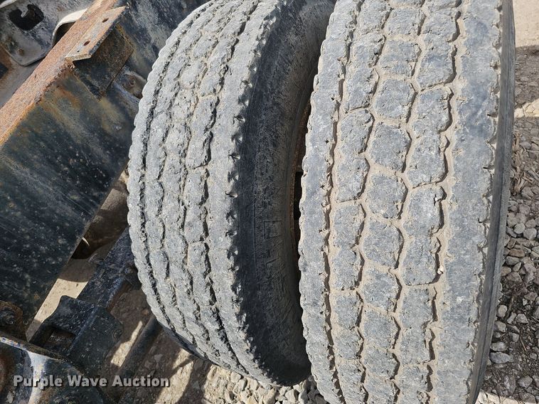 image for item DO2714 1993 International 8100  truck cab and chassis