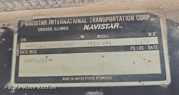 image for item DO2714 1993 International 8100  truck cab and chassis