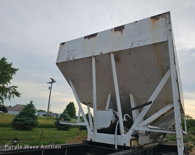 image for item DO2716 2009 Shop built  fertilizer tender trailer