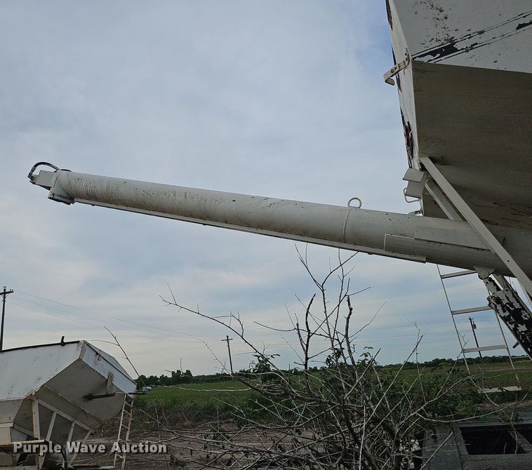 image for item DO2716 2009 Shop built  fertilizer tender trailer