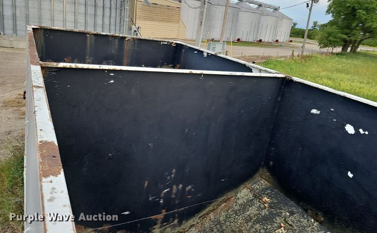 image for item DO2716 2009 Shop built  fertilizer tender trailer