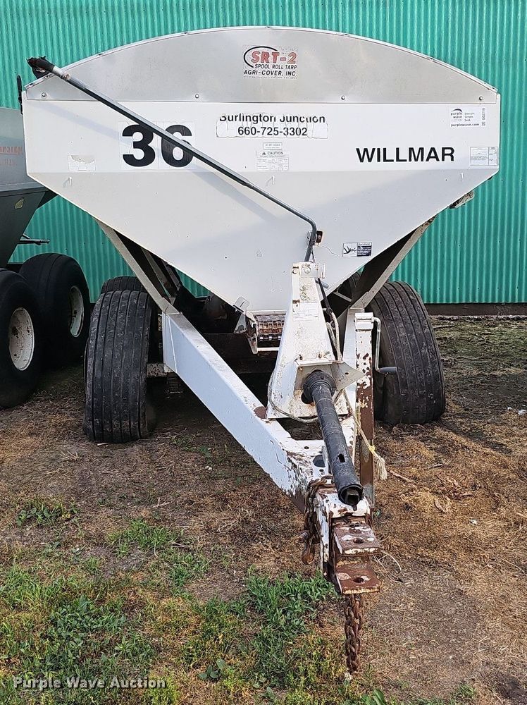 image for item DO2719 Willmar Super 600 spreader