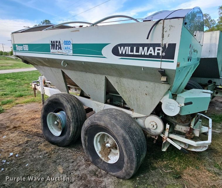 image for item DO2719 Willmar Super 600 spreader
