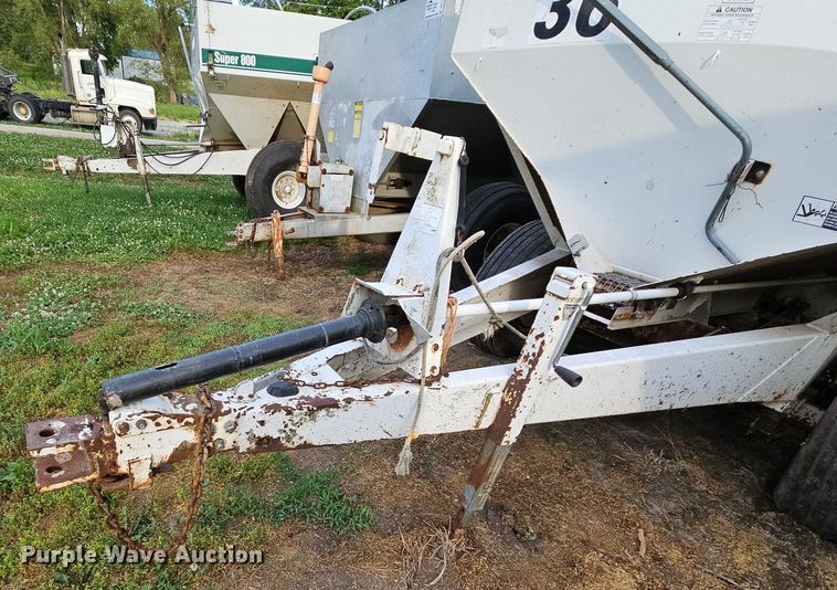 image for item DO2719 Willmar Super 600 spreader