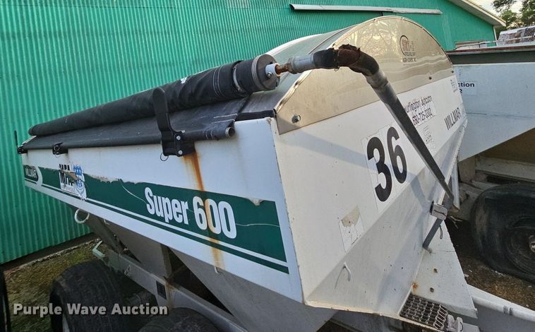 image for item DO2719 Willmar Super 600 spreader