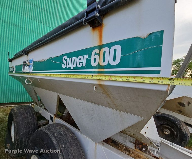 image for item DO2719 Willmar Super 600 spreader