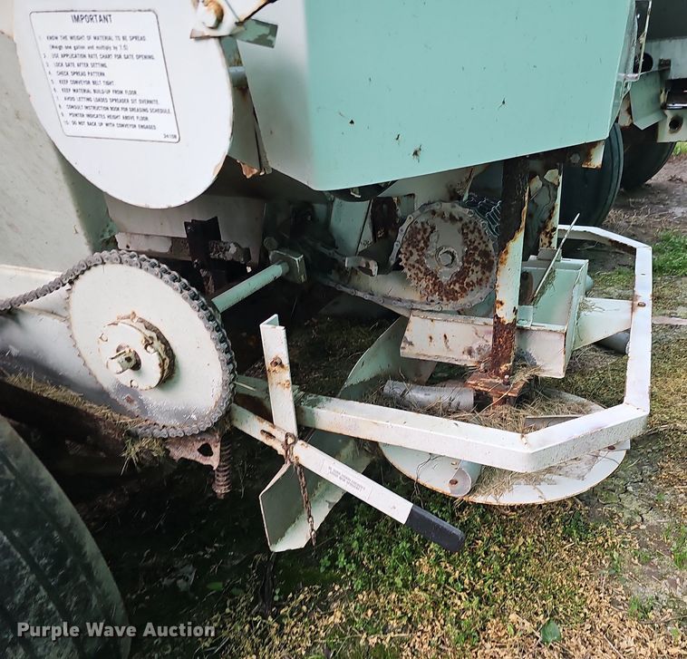 image for item DO2719 Willmar Super 600 spreader