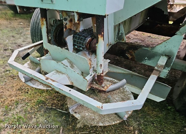 image for item DO2719 Willmar Super 600 spreader