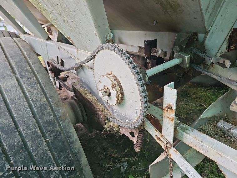 image for item DO2719 Willmar Super 600 spreader