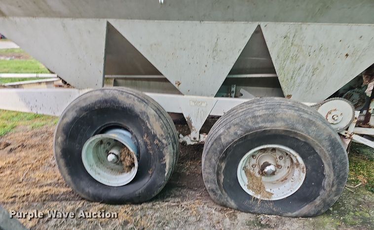 image for item DO2719 Willmar Super 600 spreader