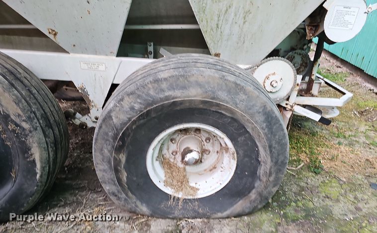 image for item DO2719 Willmar Super 600 spreader