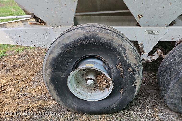 image for item DO2719 Willmar Super 600 spreader