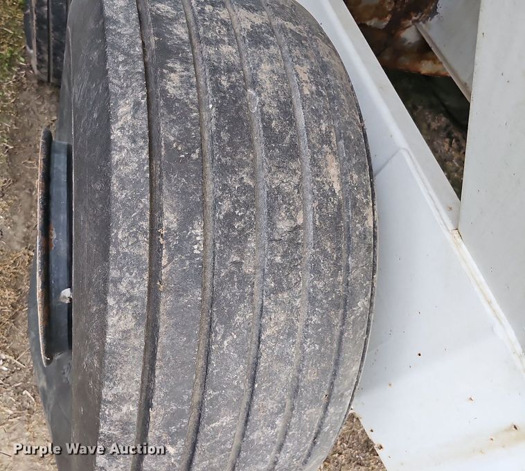 image for item DO2719 Willmar Super 600 spreader