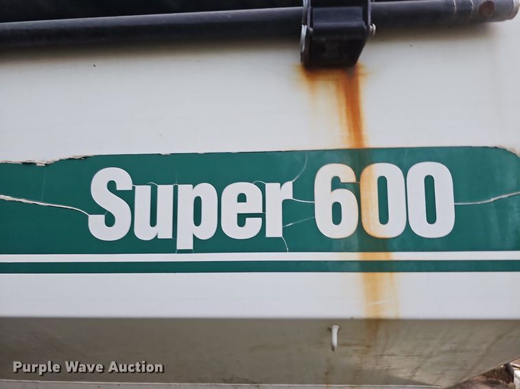 image for item DO2719 Willmar Super 600 spreader