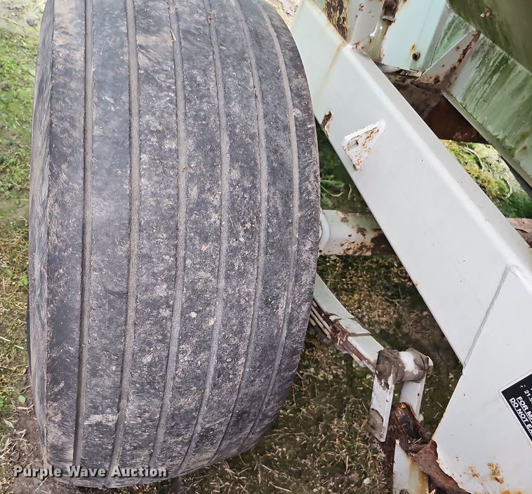 image for item DO2719 Willmar Super 600 spreader