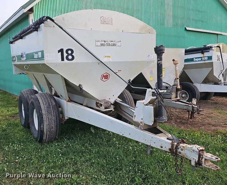 image for item DO2721 Willmar Super 800 spreader