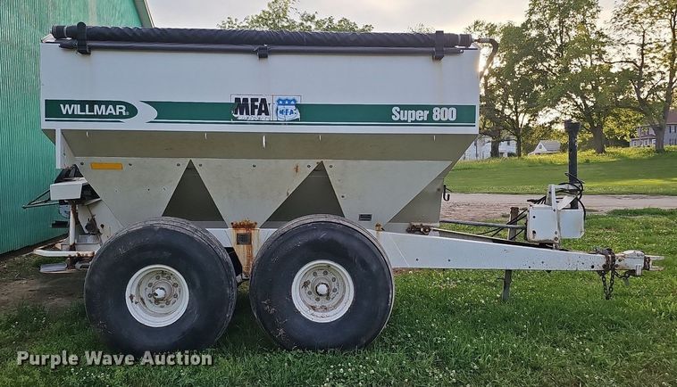 image for item DO2721 Willmar Super 800 spreader