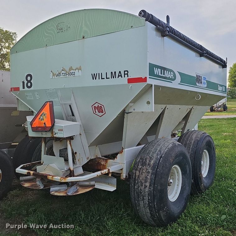 image for item DO2721 Willmar Super 800 spreader