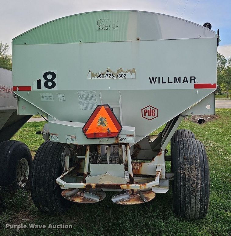image for item DO2721 Willmar Super 800 spreader