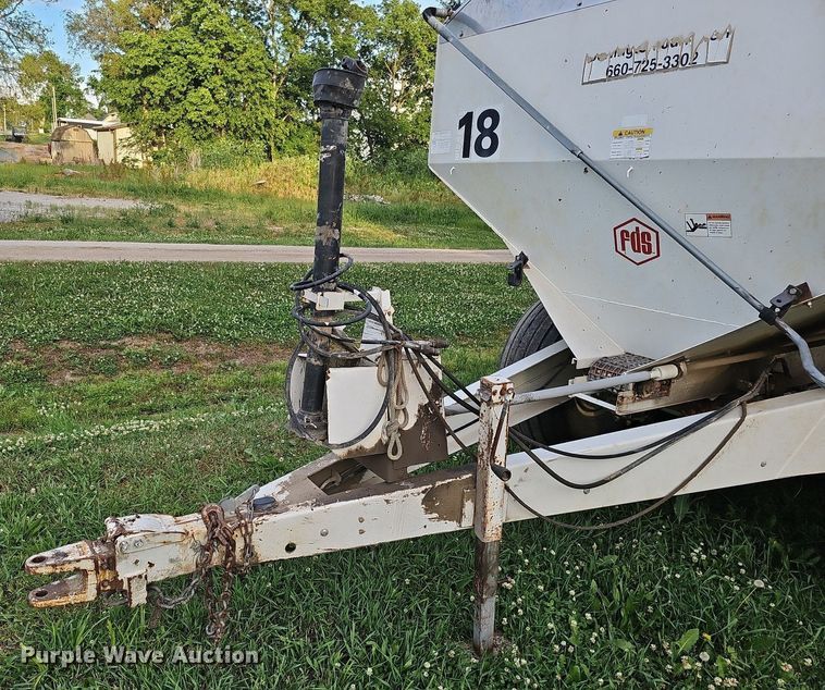 image for item DO2721 Willmar Super 800 spreader