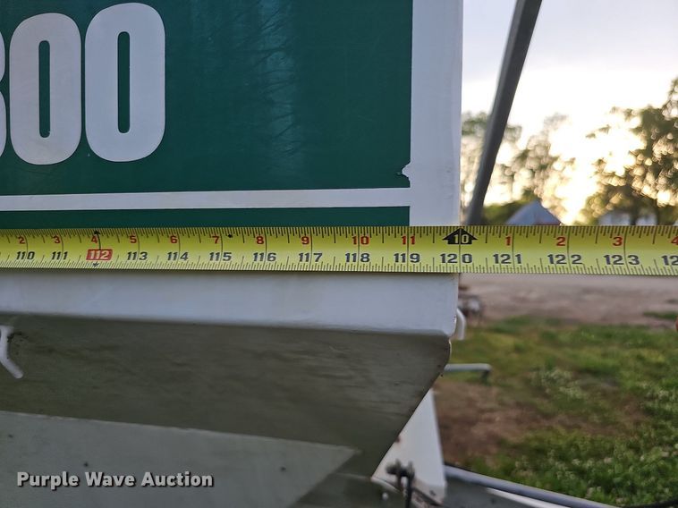 image for item DO2721 Willmar Super 800 spreader