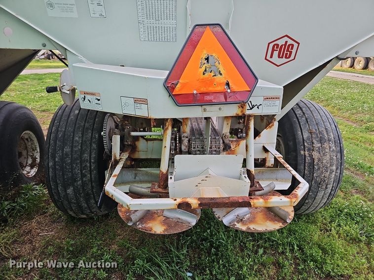 image for item DO2721 Willmar Super 800 spreader