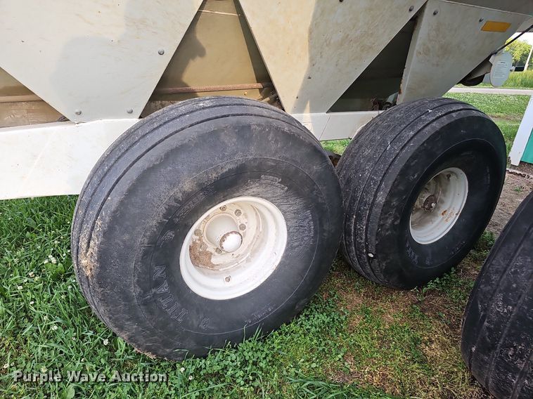 image for item DO2721 Willmar Super 800 spreader