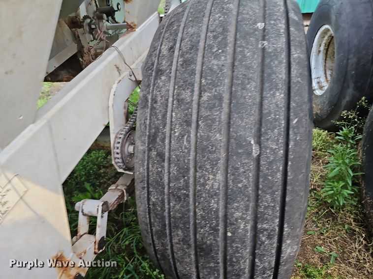 image for item DO2721 Willmar Super 800 spreader