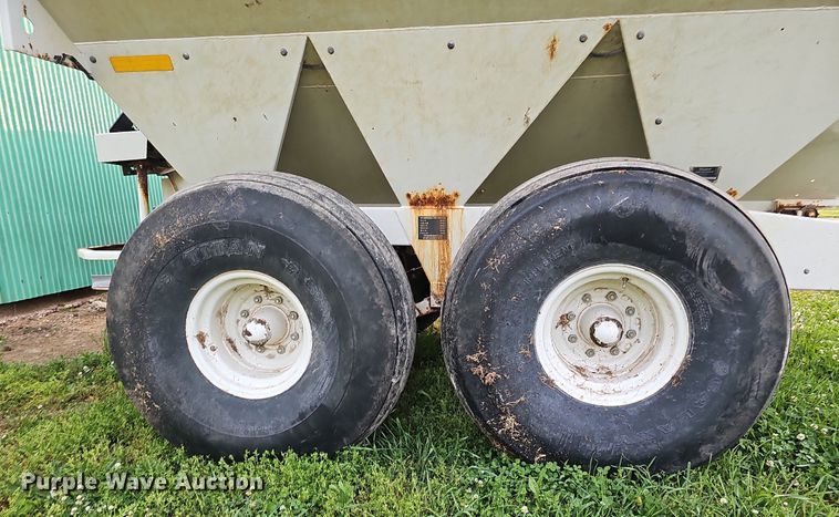 image for item DO2721 Willmar Super 800 spreader