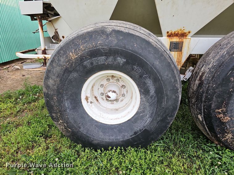 image for item DO2721 Willmar Super 800 spreader