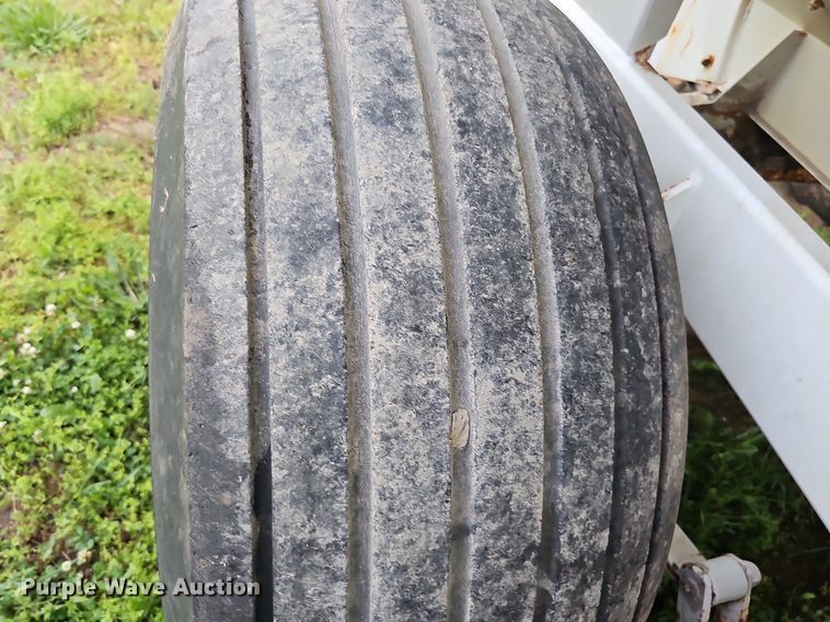 image for item DO2721 Willmar Super 800 spreader