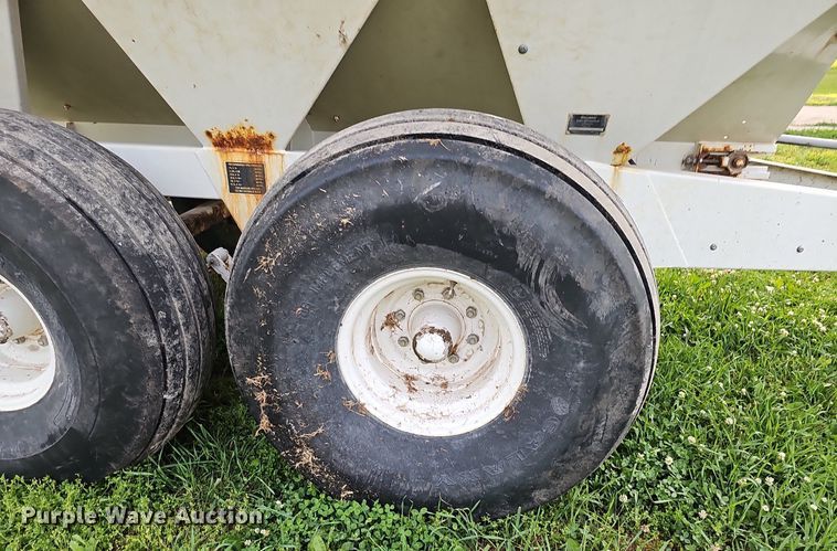 image for item DO2721 Willmar Super 800 spreader