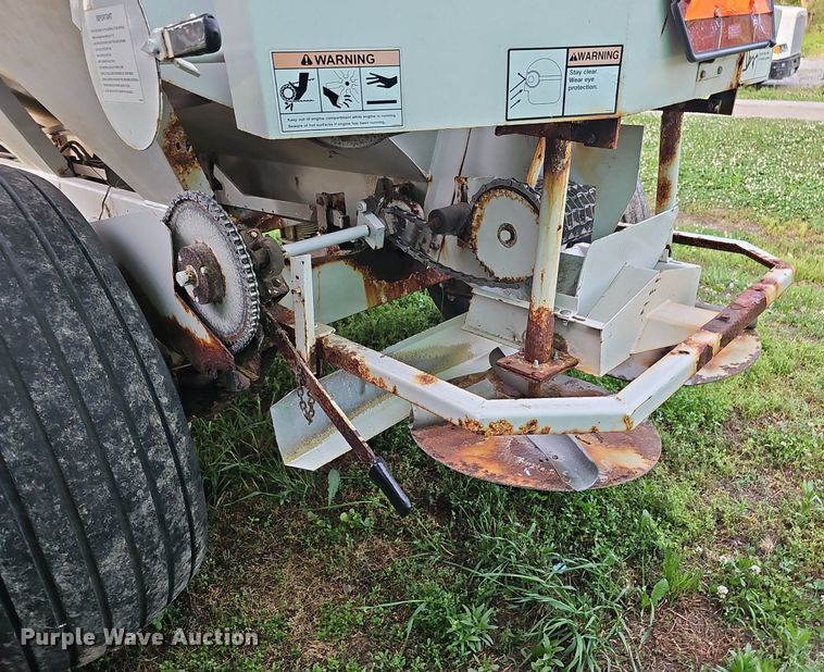 image for item DO2721 Willmar Super 800 spreader