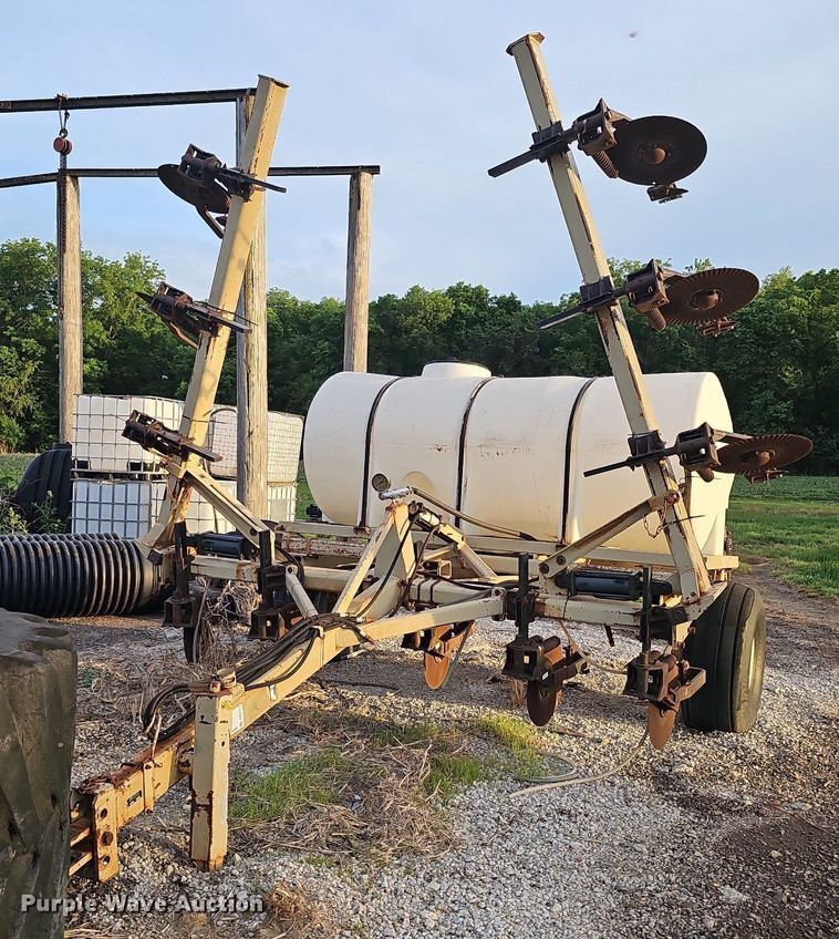 image for item DO2723 AG Systems 6000 liquid fertilizer applicator