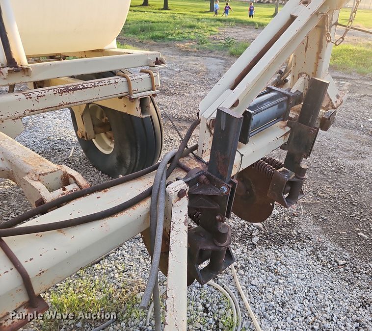 image for item DO2723 AG Systems 6000 liquid fertilizer applicator