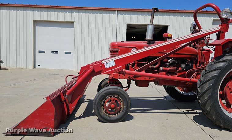 image for item DO2764 1953 International Harvester Super M  tractor