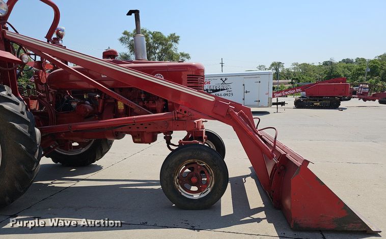 image for item DO2764 1953 International Harvester Super M  tractor