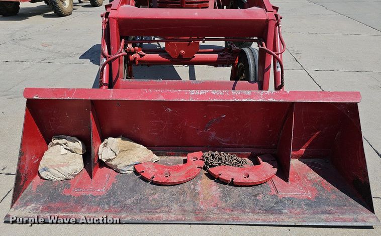 image for item DO2764 1953 International Harvester Super M  tractor