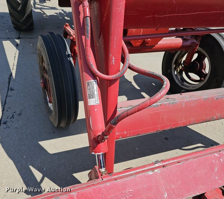 image for item DO2764 1953 International Harvester Super M  tractor