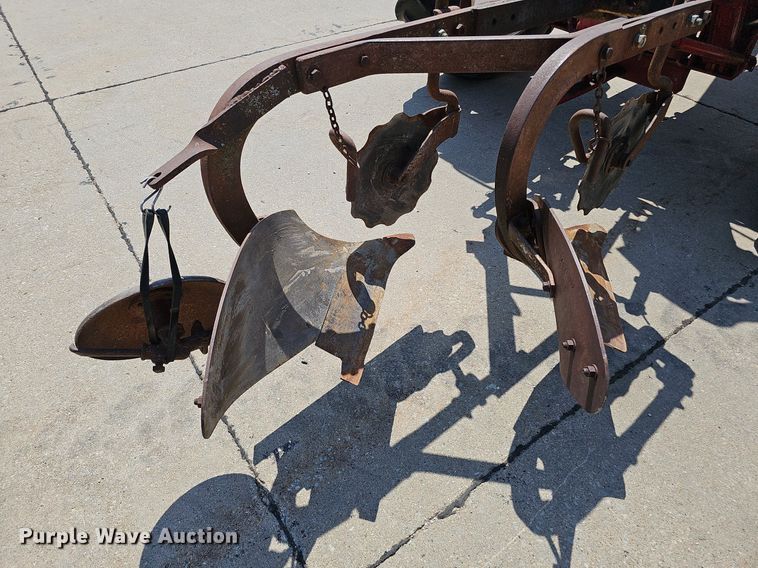 image for item DO2764 1953 International Harvester Super M  tractor