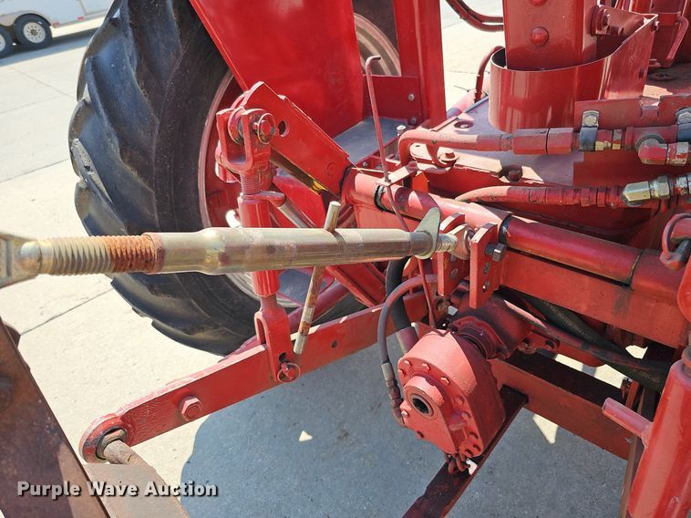 image for item DO2764 1953 International Harvester Super M  tractor