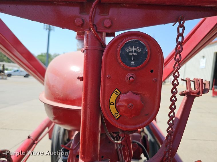 image for item DO2764 1953 International Harvester Super M  tractor