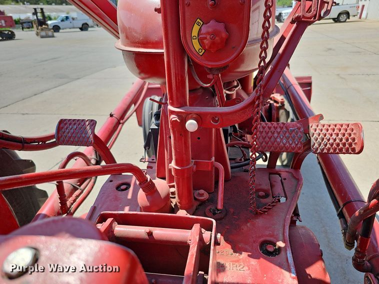 image for item DO2764 1953 International Harvester Super M  tractor