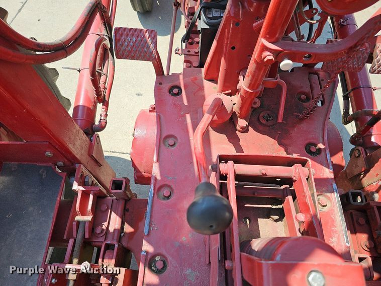 image for item DO2764 1953 International Harvester Super M  tractor