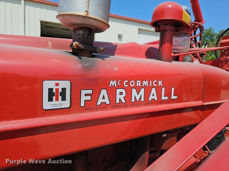 image for item DO2764 1953 International Harvester Super M  tractor