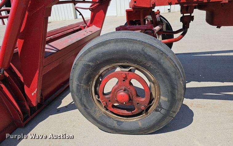 image for item DO2764 1953 International Harvester Super M  tractor