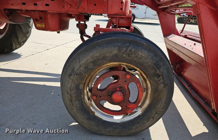 image for item DO2764 1953 International Harvester Super M  tractor