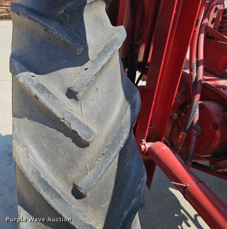 image for item DO2764 1953 International Harvester Super M  tractor