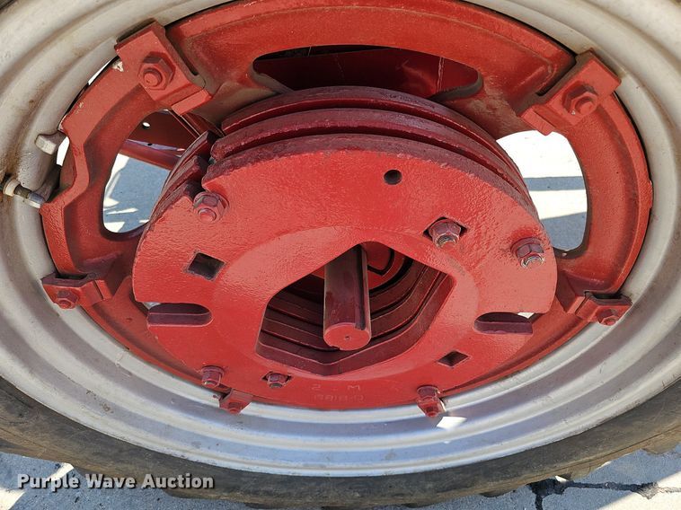 image for item DO2764 1953 International Harvester Super M  tractor