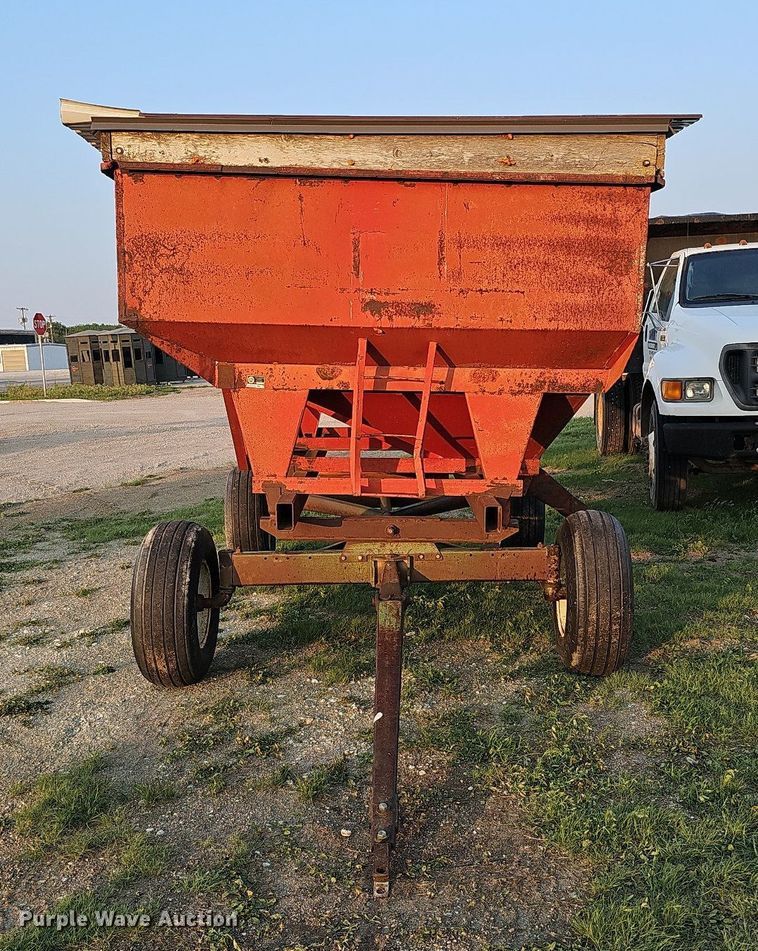 image for item DO4419 Unverferth McCurdy  gravity wagon